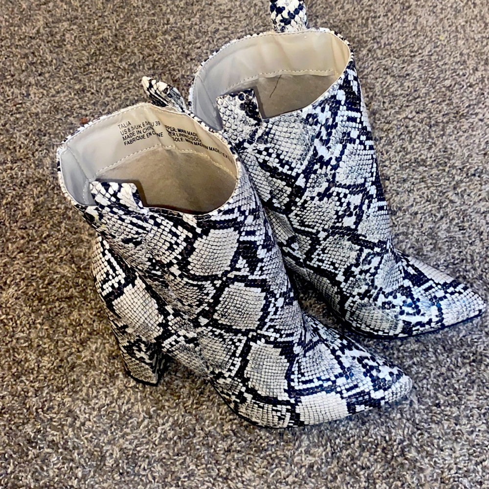 Brand new, never worn, faux snake skin booties women’s sz 8.5